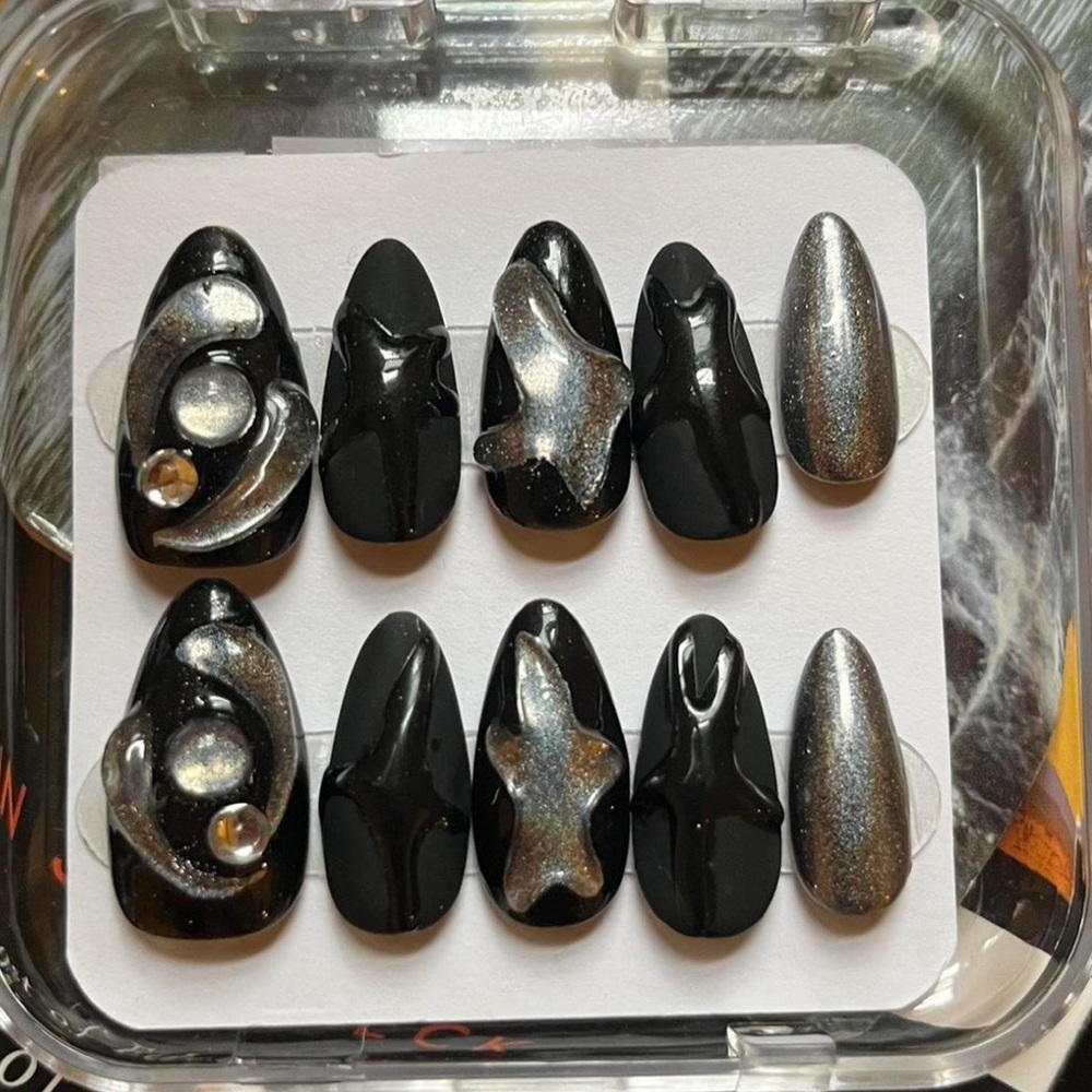 Black and Silver Chrome Acrylic Nails